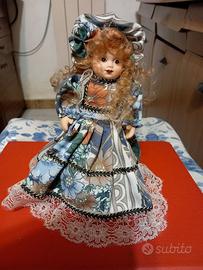 Bambola Francese in terracotta con carillon