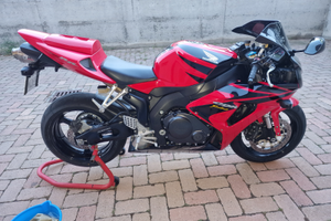 Cbr 1000 rr da vetrina