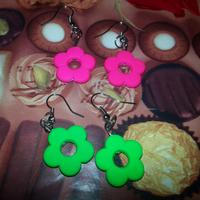 10 paia  orecchini in plastica colorata e metallo