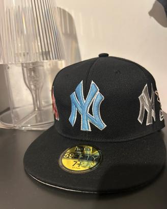 cappello new era x supreme