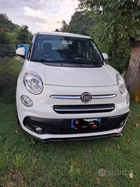 Fiat 500L autocarro bianca