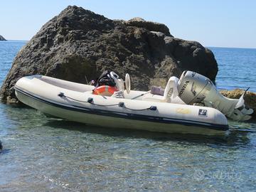 Vendesi gommone 3,6 metri motore honda 40 CV