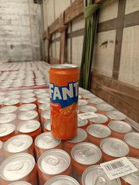 Fanta in lattina da 33 cl.