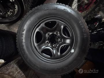 Cerchi  15 fuoristrada  gomme chiodate