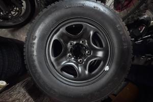 Cerchi  15 fuoristrada  gomme chiodate