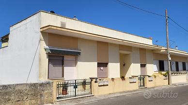 Casa con giardino e garage a Montesano Salentino