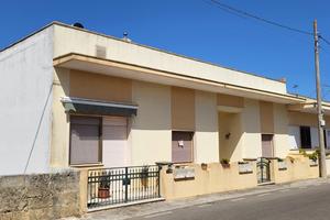Casa con giardino e garage a Montesano Salentino