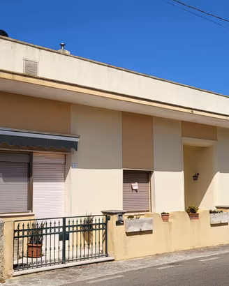 Casa con giardino e garage a Montesano Salentino