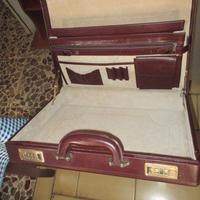 Nr. 1 valigetta 24 ore in pelle marrone