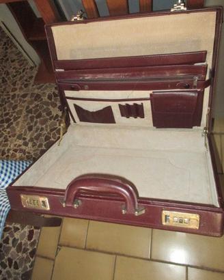 Nr. 1 valigetta 24 ore in pelle marrone