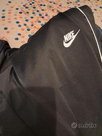 Tuta Nike nera con logo bianco