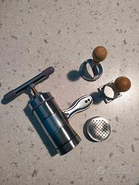 Attrezzi vari per pasta in casa