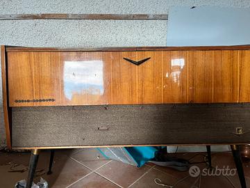 Mobile antico radio augusta