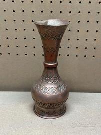 Vaso antico in rame inciso persiano arabo