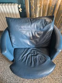 Poltroncina Rotonda in Pelle Blu + omaggio