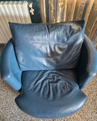 Poltroncina Rotonda in Pelle Blu + omaggio