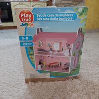 Casa delle bambole in legno