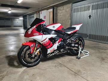 YAMAHA R1 PISTA