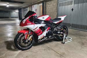 YAMAHA R1 PISTA