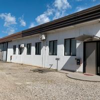 Capannone con uffici