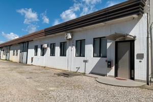 Capannone con uffici