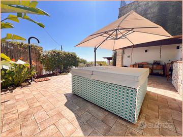 Unità di Design con Giardino e Vista Mare