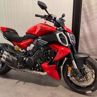 DUCATI DIAVEL V4