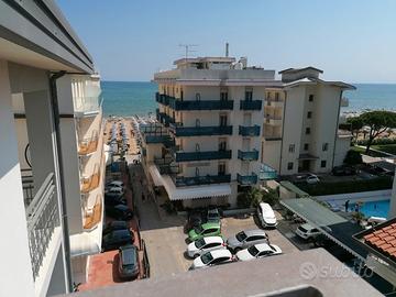 LIDO DI JESOLO Tri locale 5/6 posti, 20 m dal mare