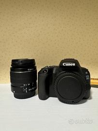 Canon EOS 200D + obbiettivo kit lens 18-55 + borsa