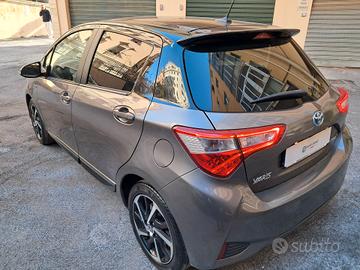 Toyota Yaris 1.5 Hybrid 5 porte Lounge Blue
