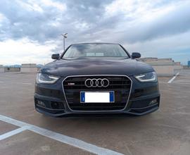 AUDI A4 4ª serie AVANT 2.0 TDI S-LINE FULL OPT