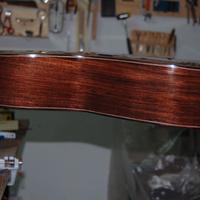 Chitarra acustica di liuteria