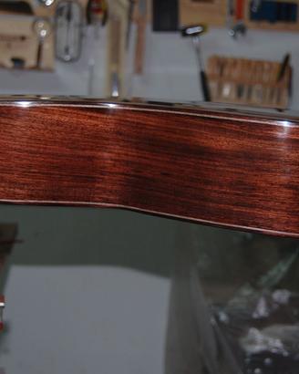 Chitarra acustica di liuteria