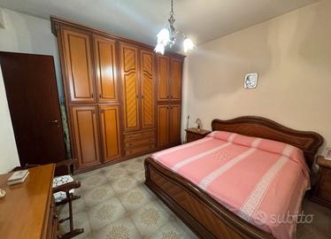 Camera da letto matrimoniale classica già smontata
