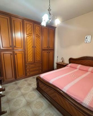 Camera da letto matrimoniale classica già smontata