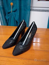 Scarpa elegante Chanel con tacco trapuntato - Eleg