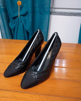 Scarpa elegante Chanel con tacco trapuntato - Eleg
