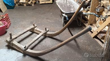 Antica slitta per trasporto legna