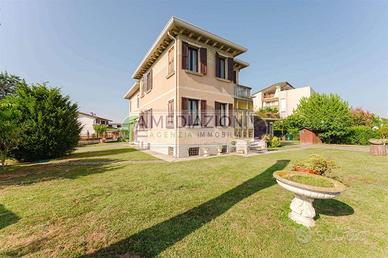 Villa di 180 m² con più di 5 locali a Mira