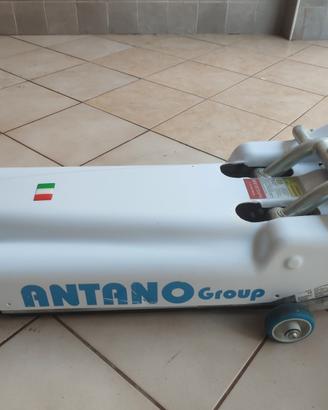 Montascale a cingoli per carrozzina disabili