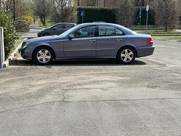 Mercedes Benz E200 avantgarde