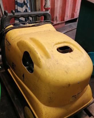 idropulitrice per lavare il porfido del giardino 