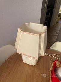 Lampada da tavolo romantica in ceramica e paralume