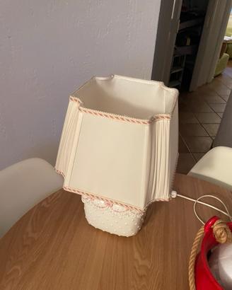 Lampada da tavolo romantica in ceramica e paralume