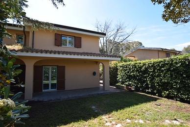 Villa con giardino