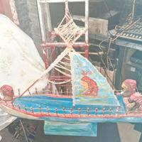 Barca in legno fatta a mano