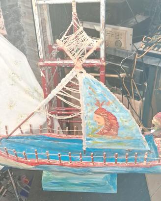 Barca in legno fatta a mano