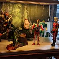 Lotto Action figure più Vetrinetta con led