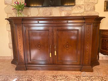 mobili  divani como' sedie e tavolo e tavolini