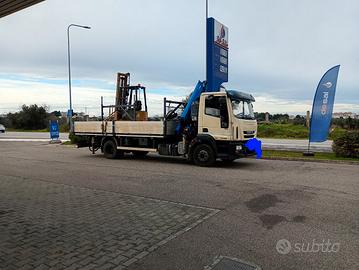 Iveco con gru 